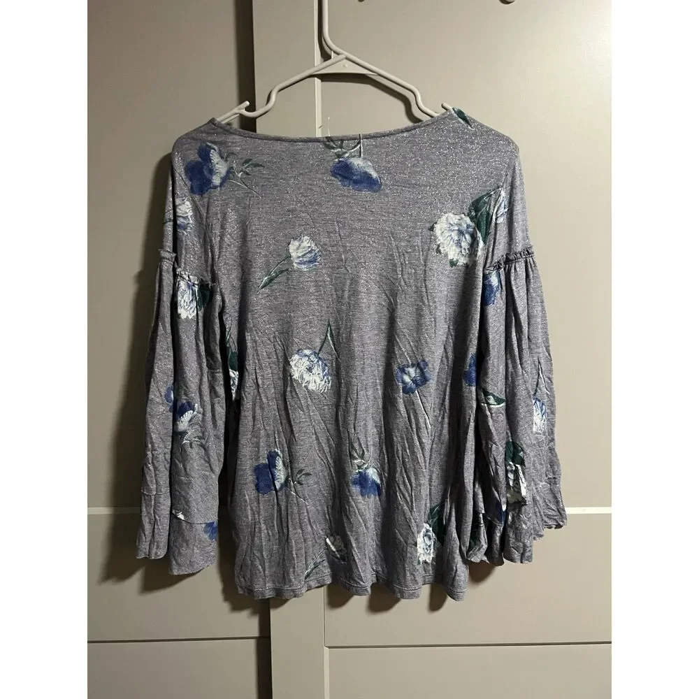 NWT Lucky Brand Womens Wide Bell Sleeve Sparkly Floral Blouse Gray Size Small - Picture 2 of 6
